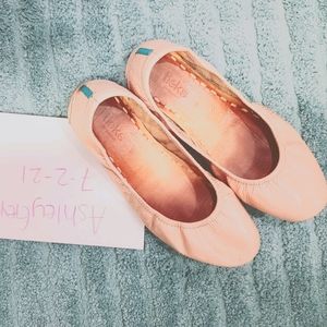 Size 8 Blush Tieks